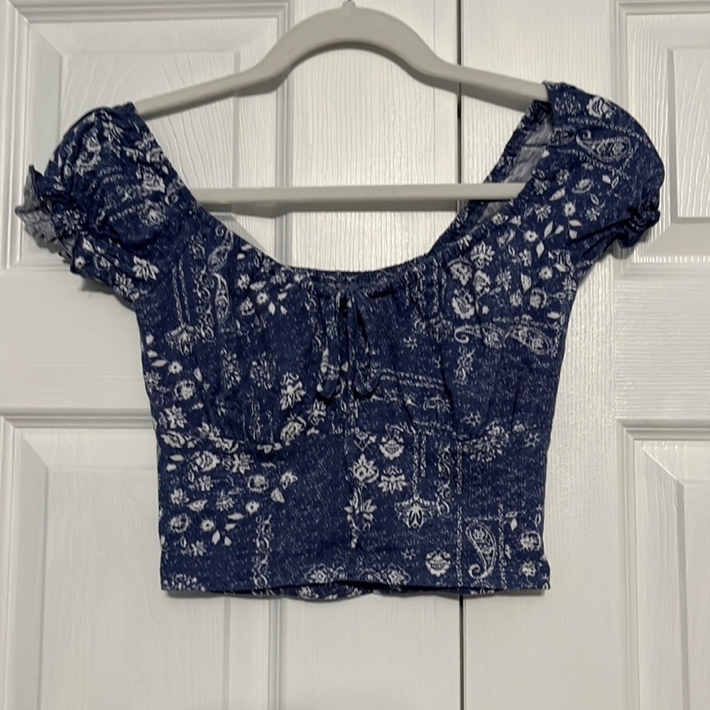 SO crop shirt